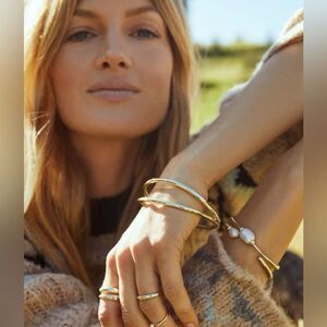 Kendra Scott Gold Bracelet Elegant Minimalist Design